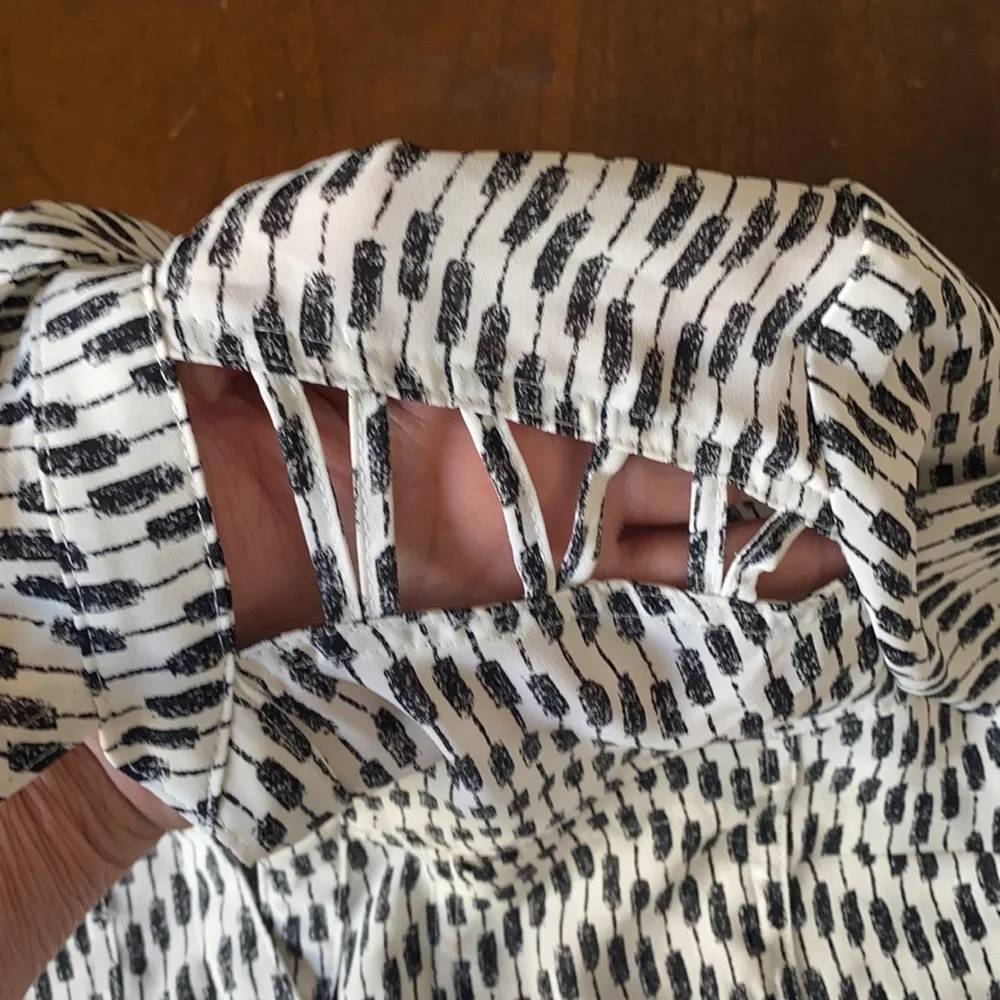 24:03 - Candies Button Down Blouse w/cut out shoulder - Picture 16 of 16